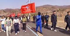 【市城市燃熱集團(tuán)富泰熱力】人與青山綠樹(shù)共振 情與春光美景共鳴——公司組織開(kāi)展登山健步走活動(dòng)